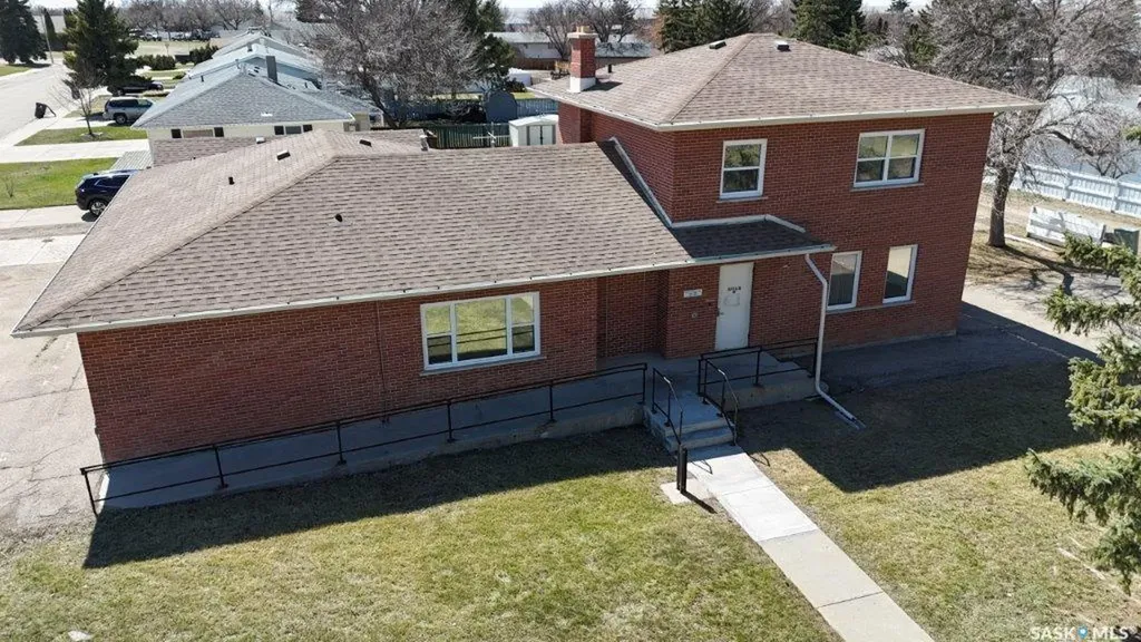 300/302 8th Avenue W Kindersley SK S0L 1S0