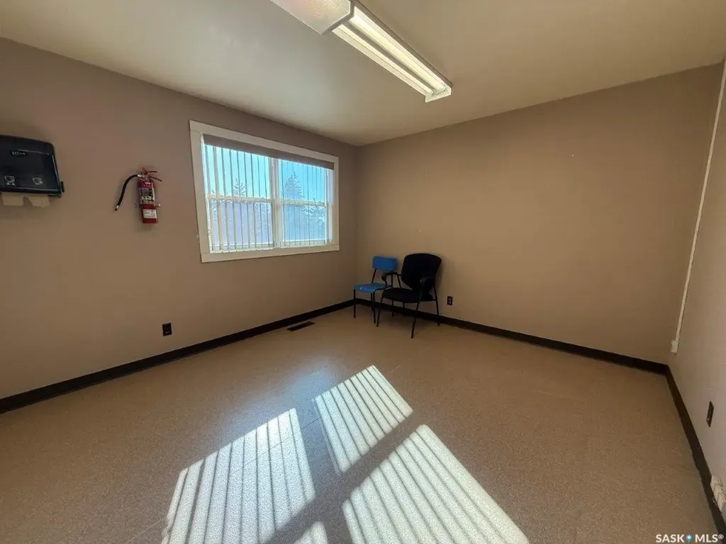300/302 8th Avenue W Kindersley SK S0L 1S0