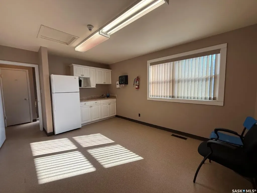 300/302 8th Avenue W Kindersley SK S0L 1S0