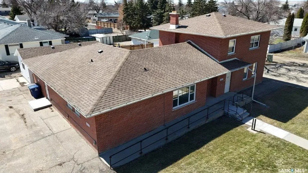 300/302 8th Avenue W Kindersley SK S0L 1S0