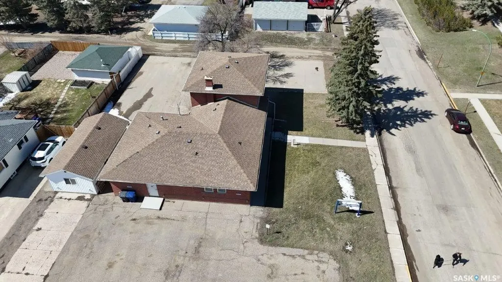 300/302 8th Avenue W Kindersley SK S0L 1S0