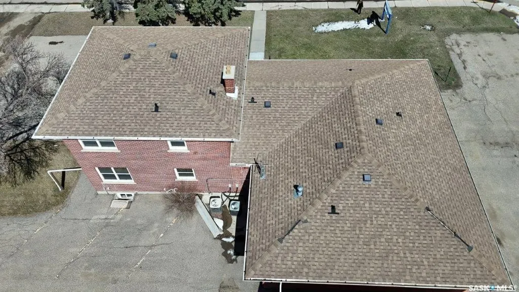 300/302 8th Avenue W Kindersley SK S0L 1S0