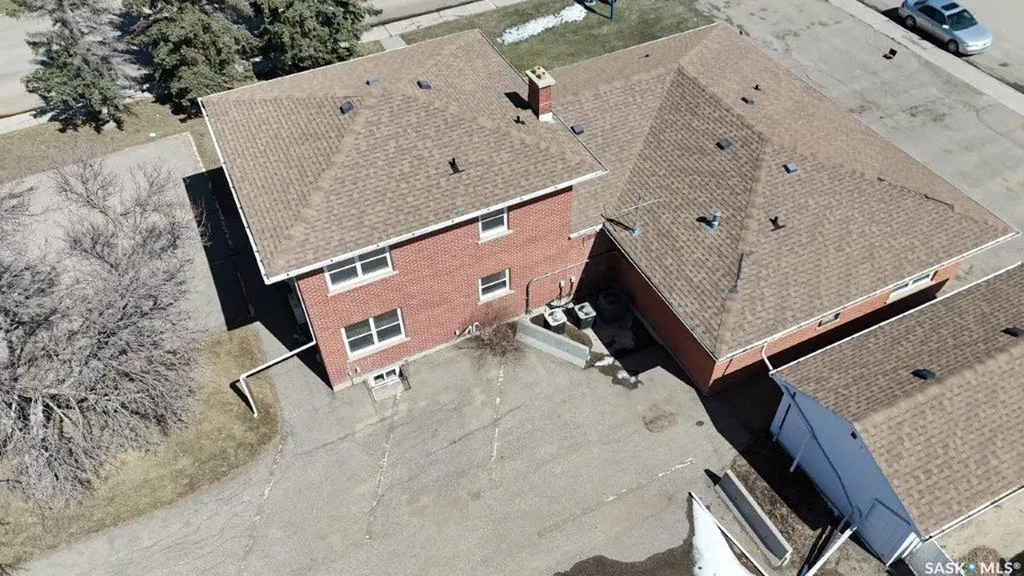 300/302 8th Avenue W Kindersley SK S0L 1S0