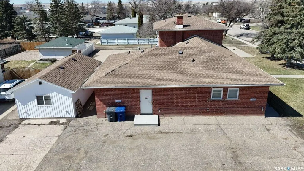 300/302 8th Avenue W Kindersley SK S0L 1S0