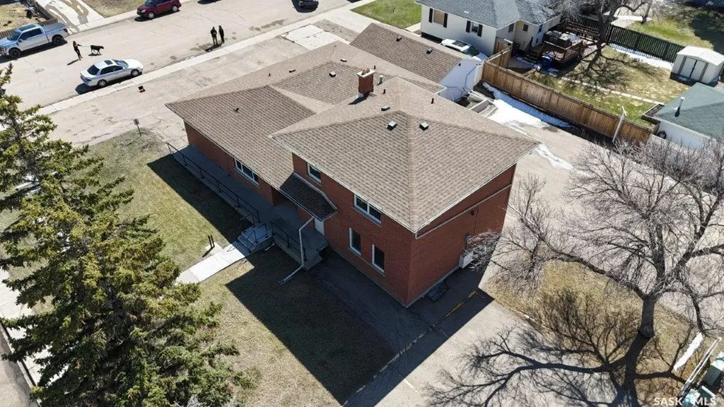 300/302 8th Avenue W Kindersley SK S0L 1S0