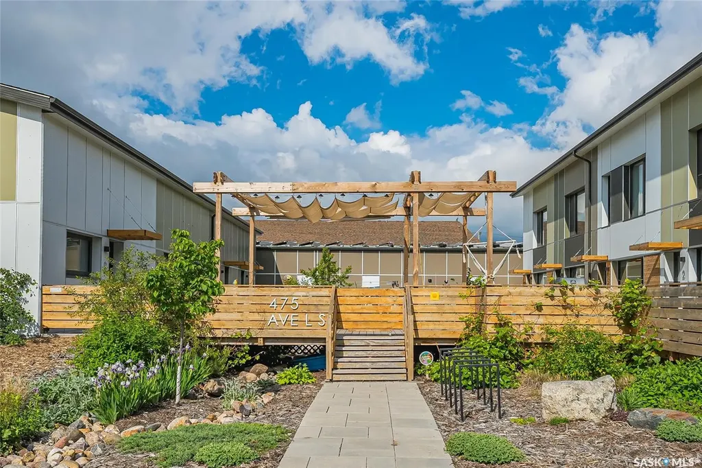 475 L Avenue S Saskatoon SK S7M 5Y6