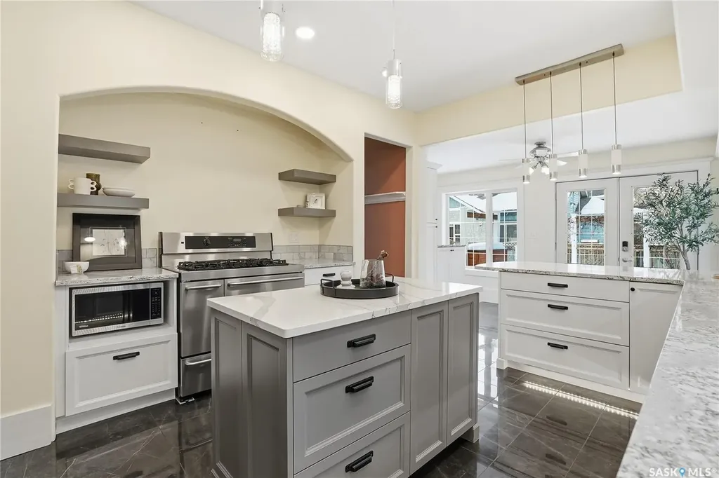 702 Queen Street Saskatoon SK S7K 0M9