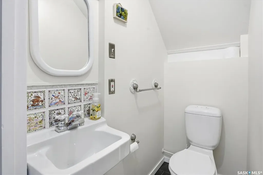 702 Queen Street Saskatoon SK S7K 0M9