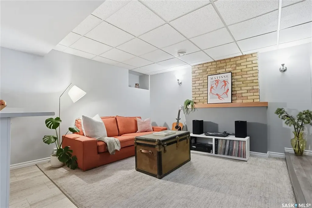 702 Queen Street Saskatoon SK S7K 0M9