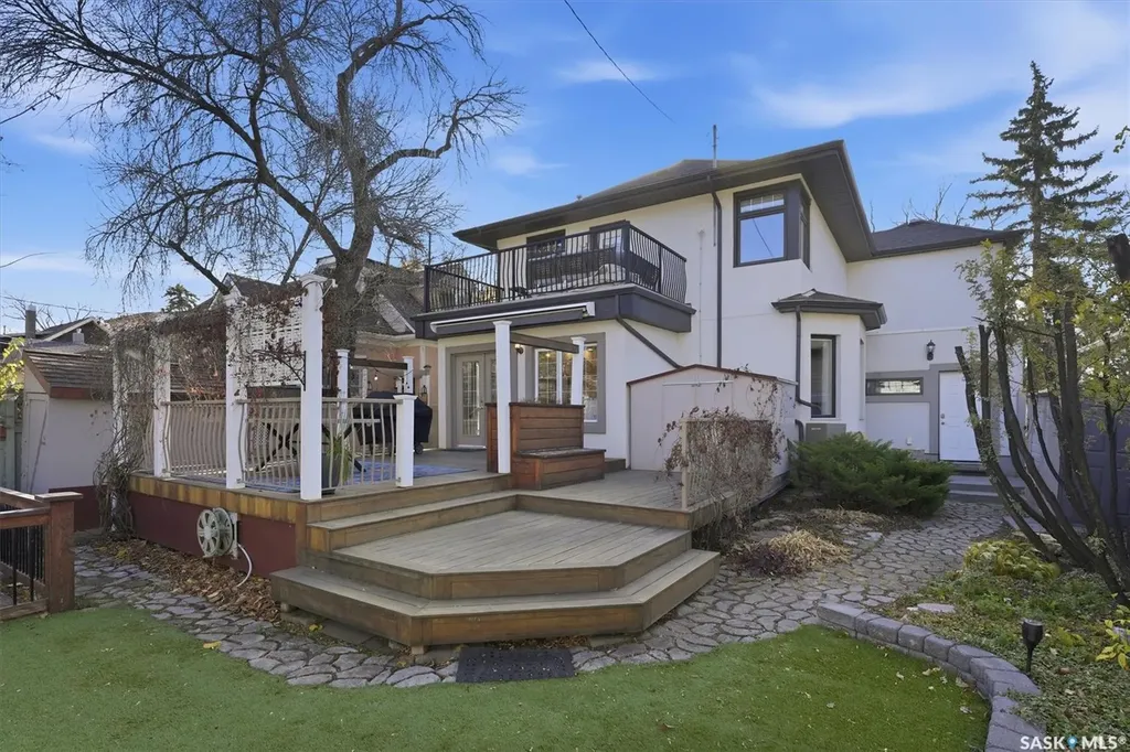 702 Queen Street Saskatoon SK S7K 0M9