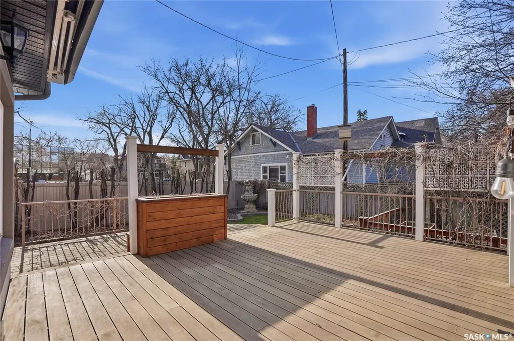 702 Queen Street Saskatoon SK S7K 0M9