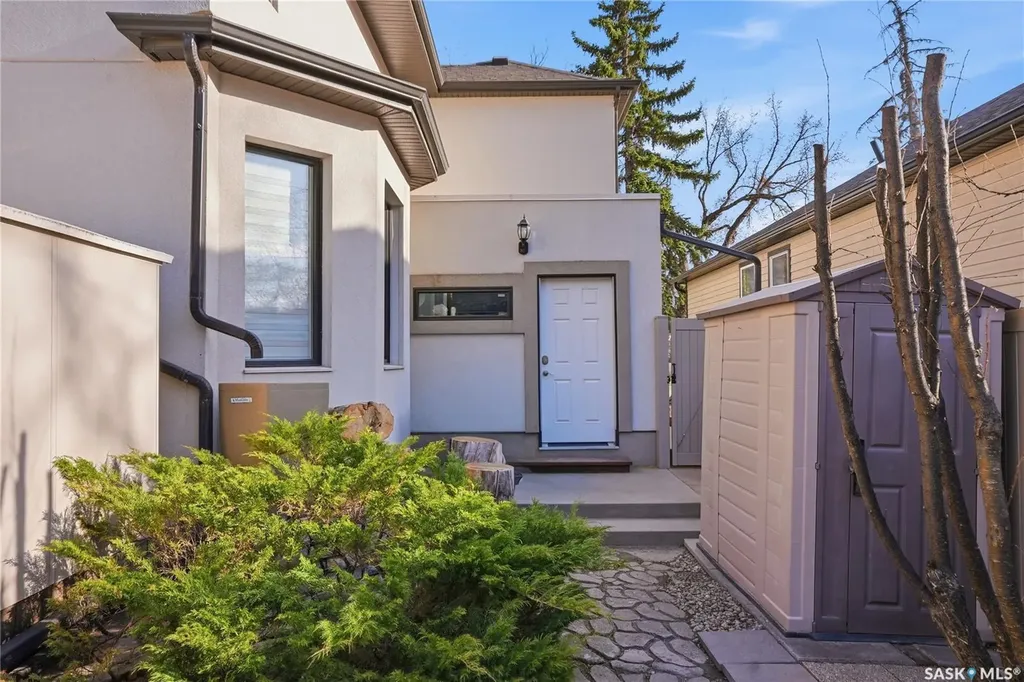702 Queen Street Saskatoon SK S7K 0M9
