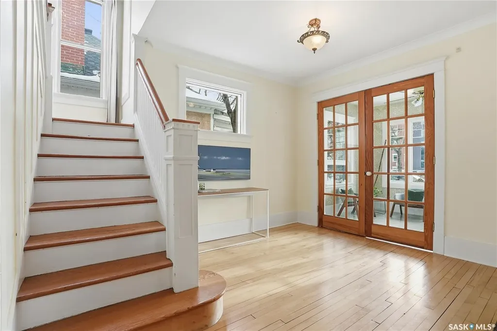 702 Queen Street Saskatoon SK S7K 0M9