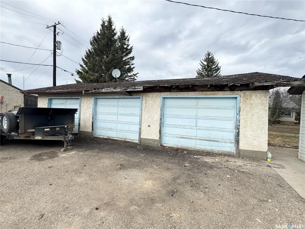 107 & 109 Otter Street Cut Knife SK S0M 0N0