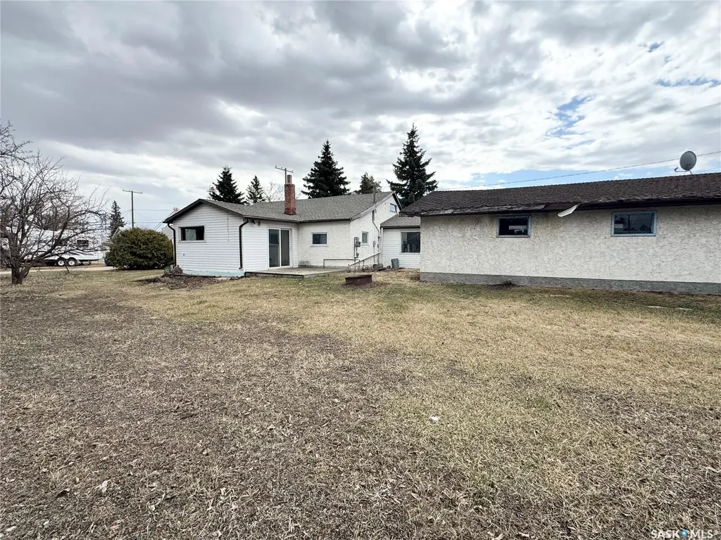 107 & 109 Otter Street Cut Knife SK S0M 0N0