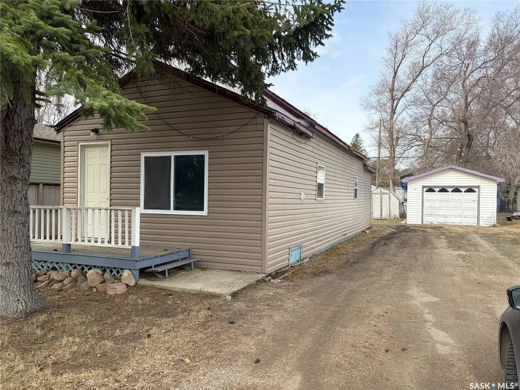 306 1st Street W Carnduff SK S0C 0S0