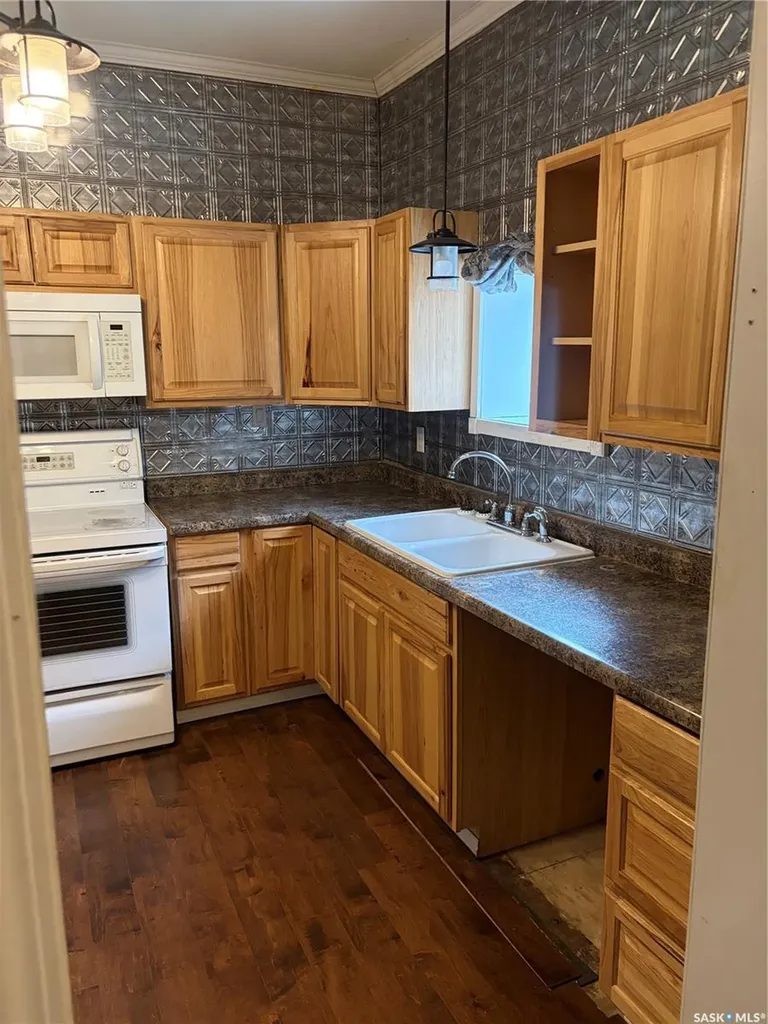 306 1st Street W Carnduff SK S0C 0S0