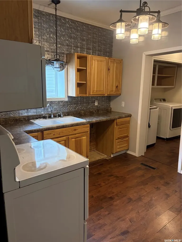 306 1st Street W Carnduff SK S0C 0S0