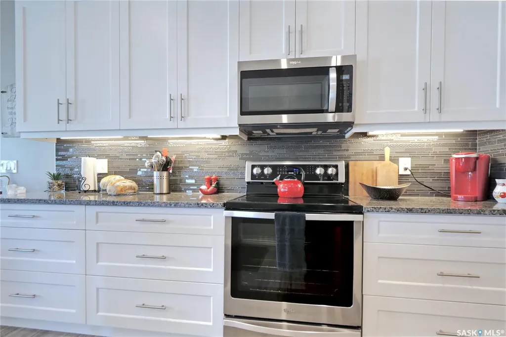 1015 Bradley Street Moose Jaw SK S6H 5Y4