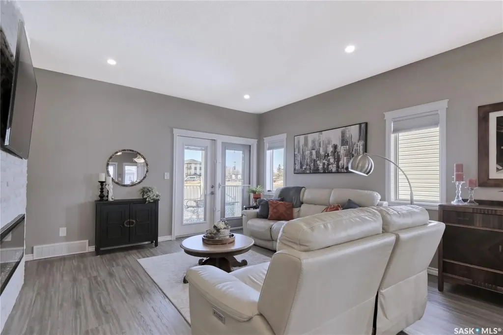 1015 Bradley Street Moose Jaw SK S6H 5Y4
