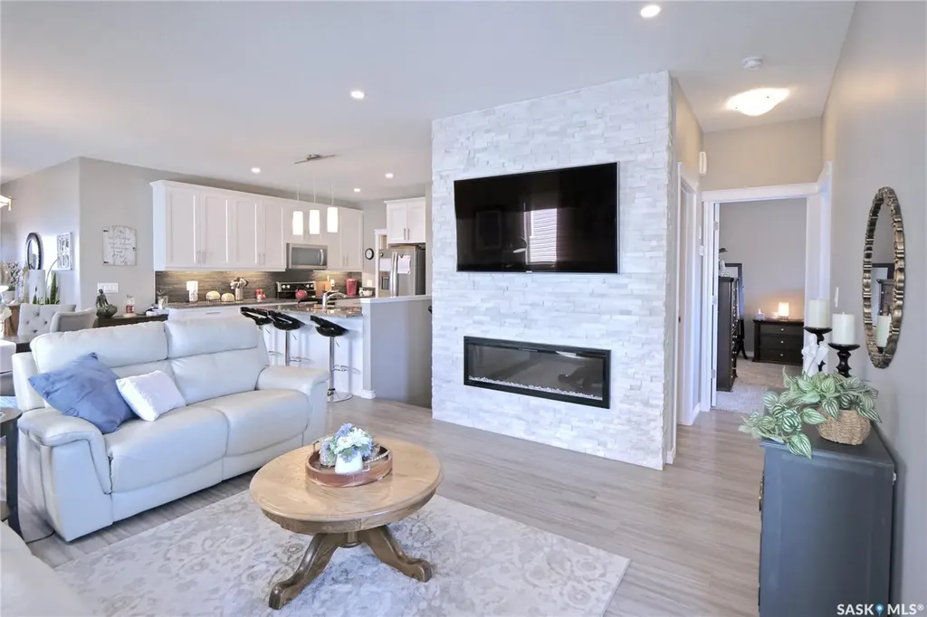1015 Bradley Street Moose Jaw SK S6H 5Y4