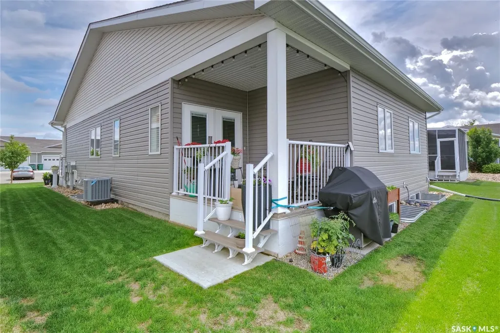 1015 Bradley Street Moose Jaw SK S6H 5Y4
