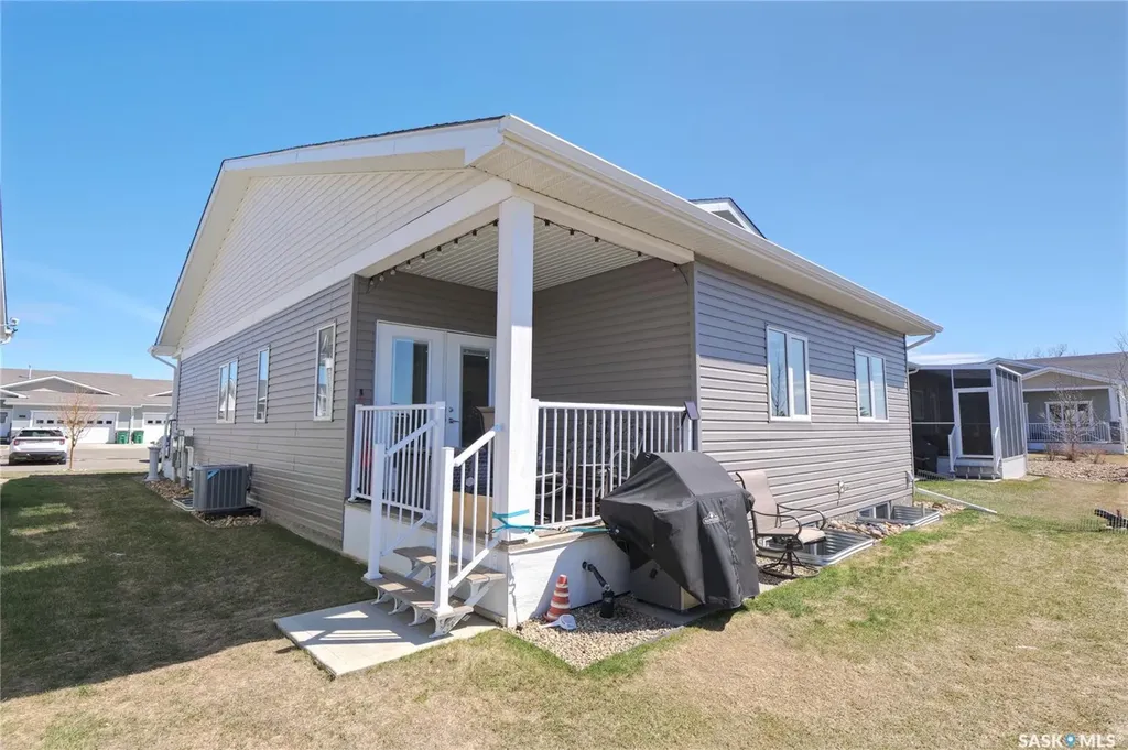 1015 Bradley Street Moose Jaw SK S6H 5Y4