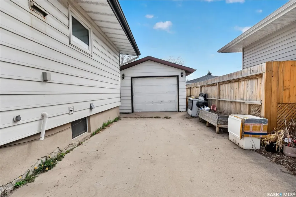 1329 Rupert Street Regina SK S4N 1V6