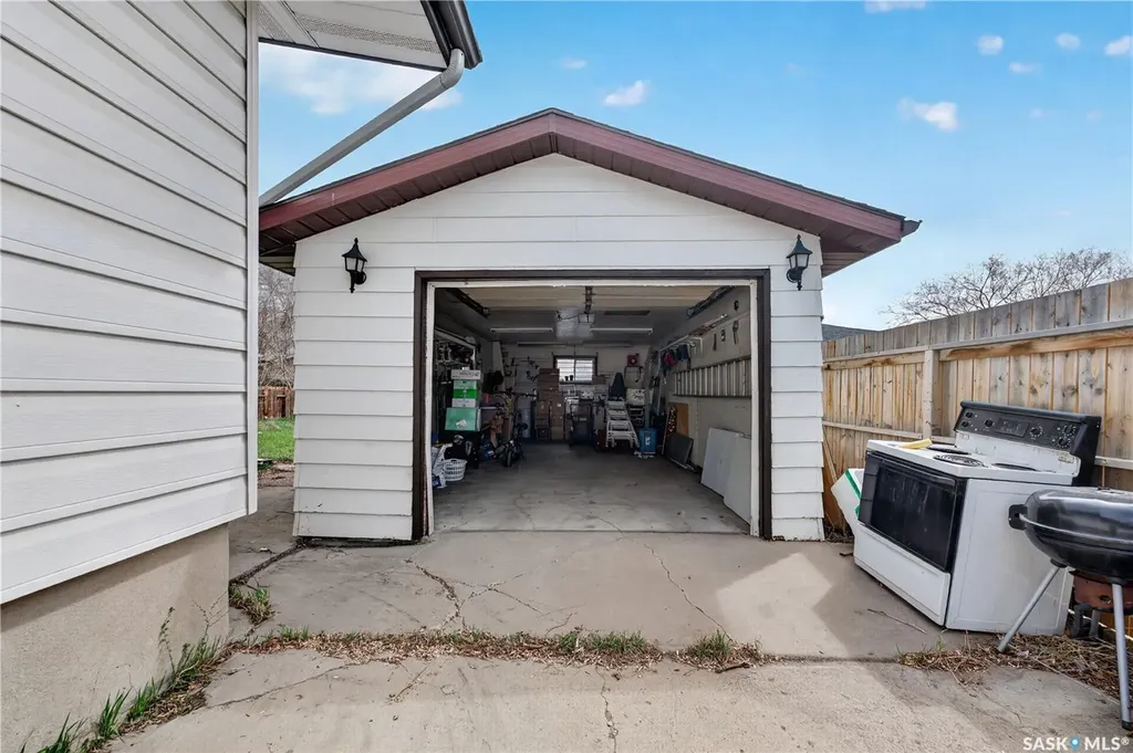 1329 Rupert Street Regina SK S4N 1V6