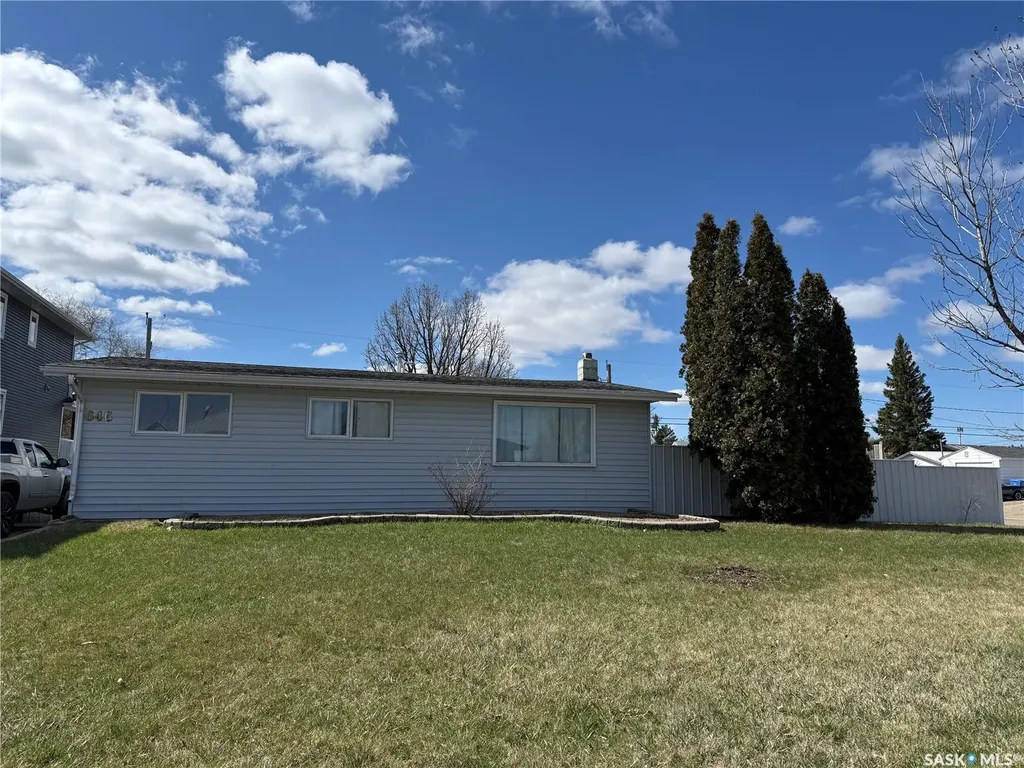 646 Albert Street Estevan SK S4A 1R6