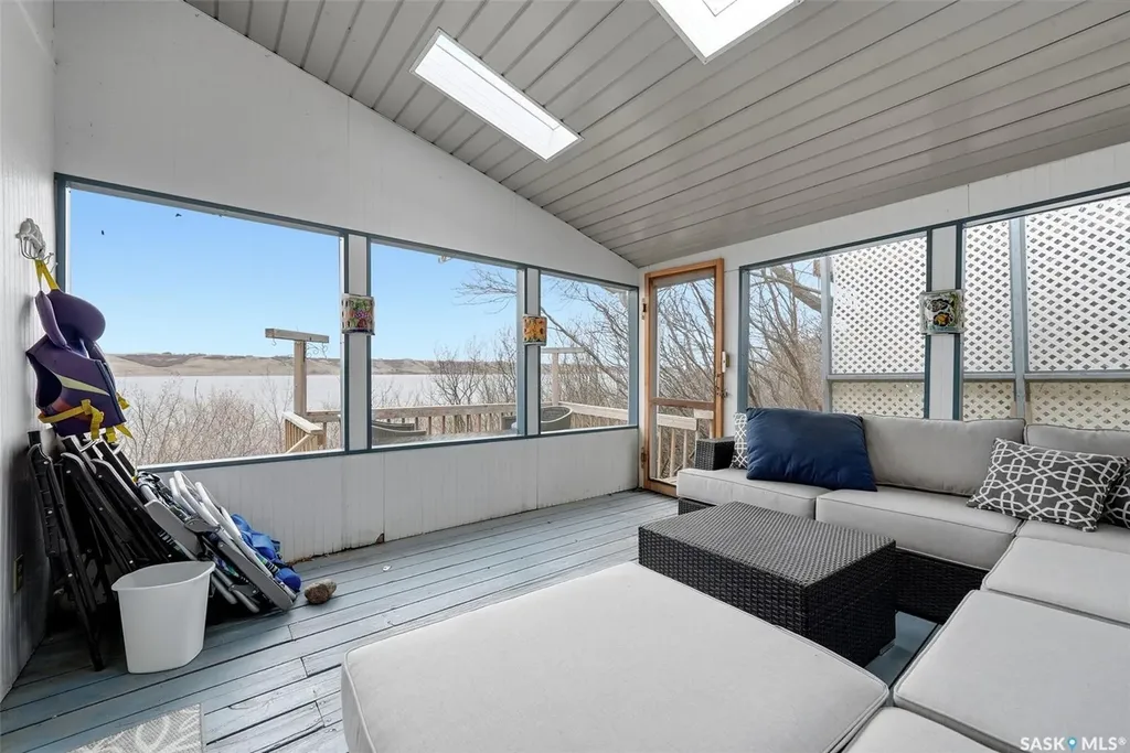 57 Sebolt Bay Lumsden Beach SK S4S 4C0