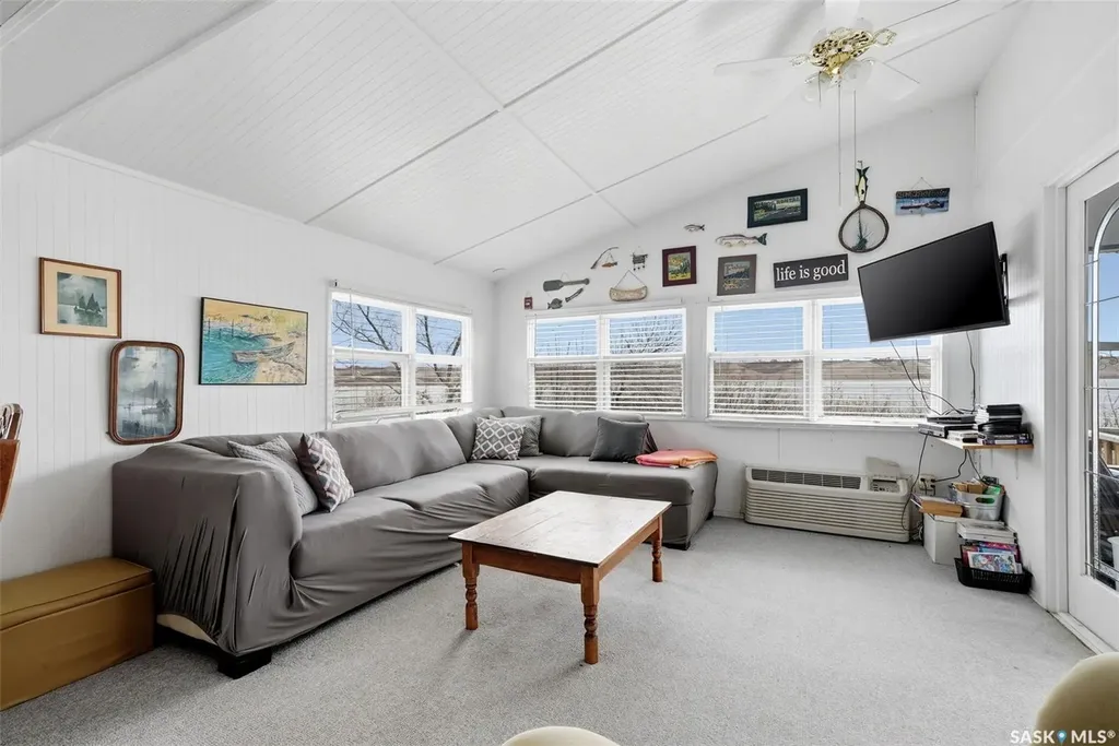 57 Sebolt Bay Lumsden Beach SK S4S 4C0