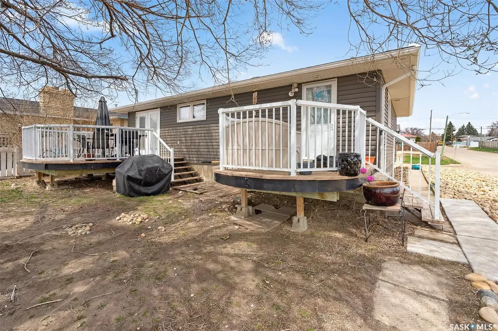 1303 Athabasca Street W Moose Jaw SK S6H 6C8