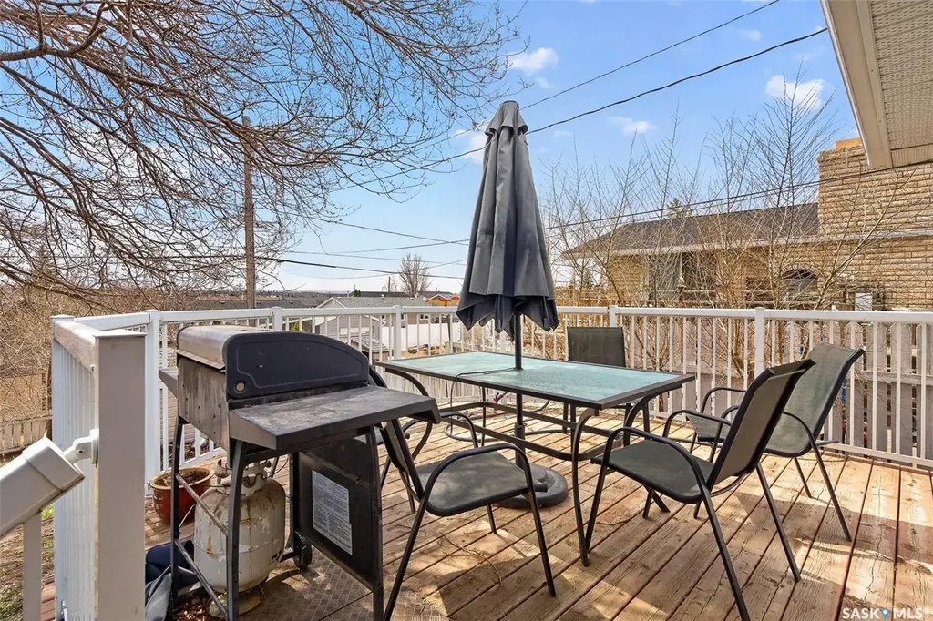 1303 Athabasca Street W Moose Jaw SK S6H 6C8