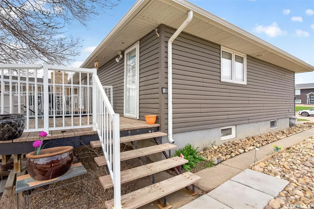 1303 Athabasca Street W Moose Jaw SK S6H 6C8