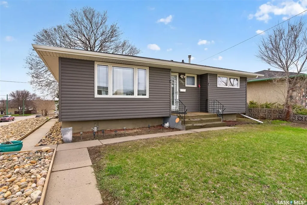 1303 Athabasca Street W Moose Jaw SK S6H 6C8