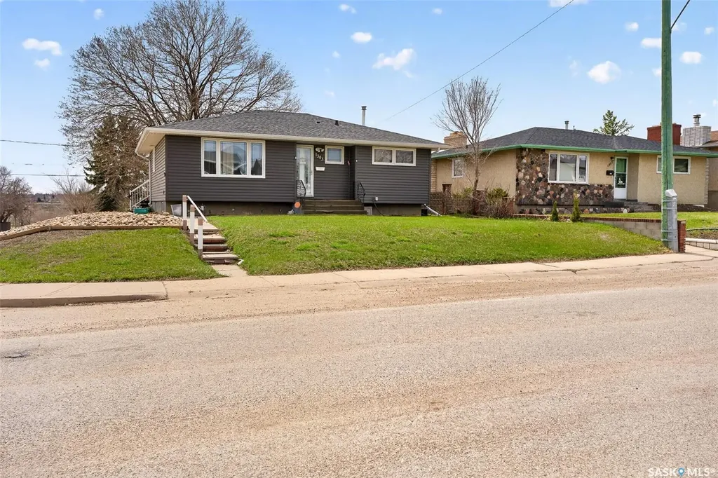 1303 Athabasca Street W Moose Jaw SK S6H 6C8