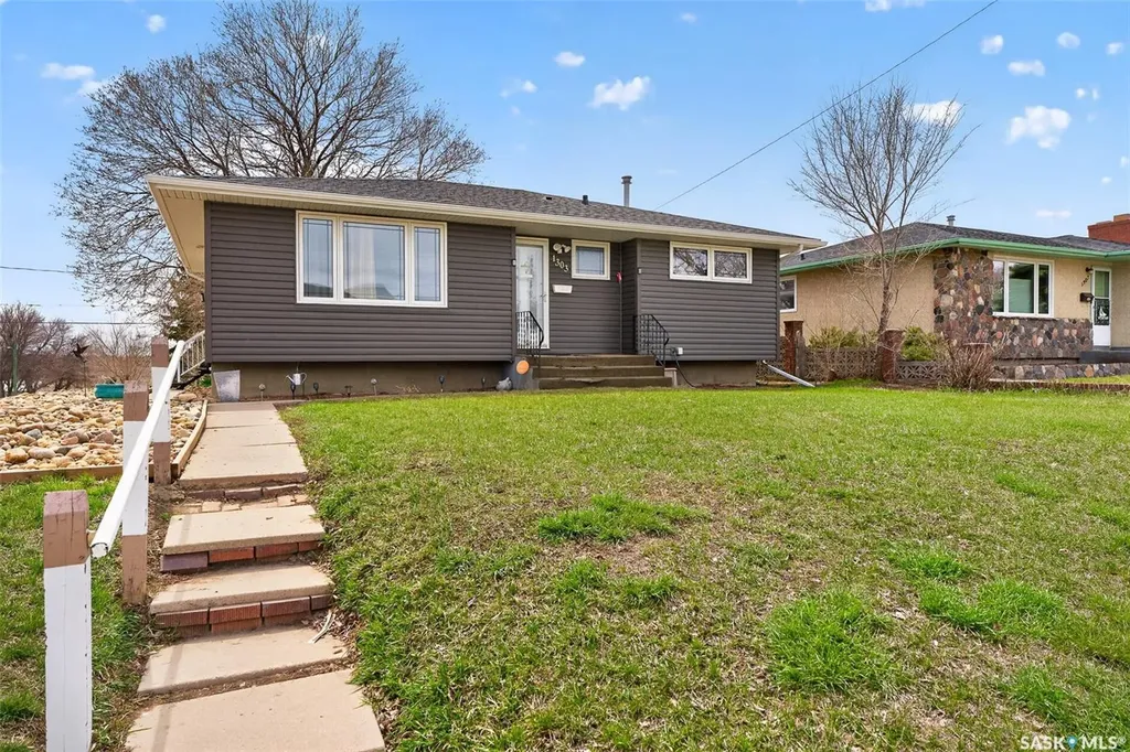 1303 Athabasca Street W Moose Jaw SK S6H 6C8
