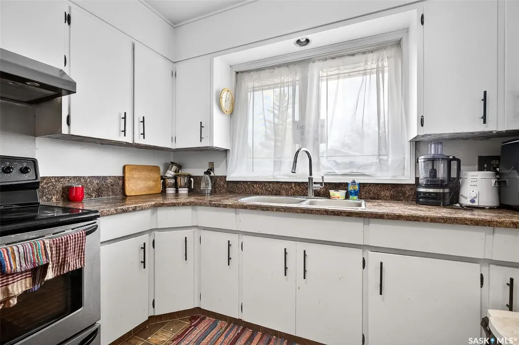 1303 Athabasca Street W Moose Jaw SK S6H 6C8