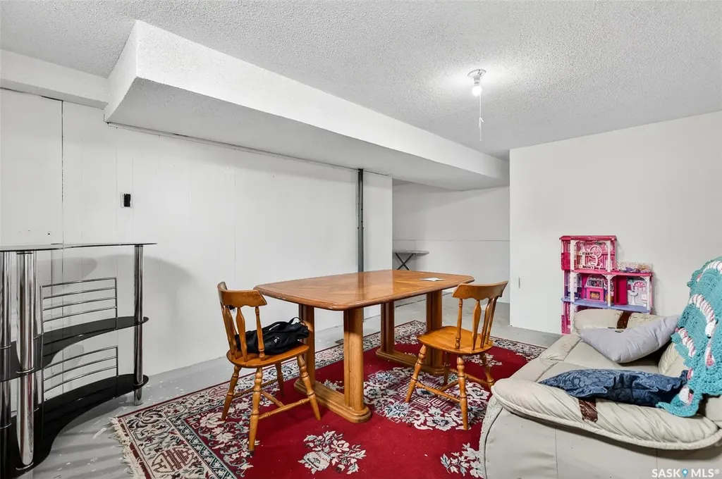 1303 Athabasca Street W Moose Jaw SK S6H 6C8