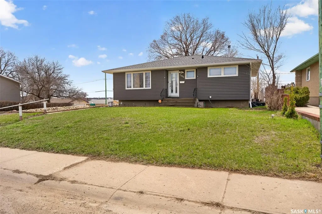 1303 Athabasca Street W Moose Jaw SK S6H 6C8