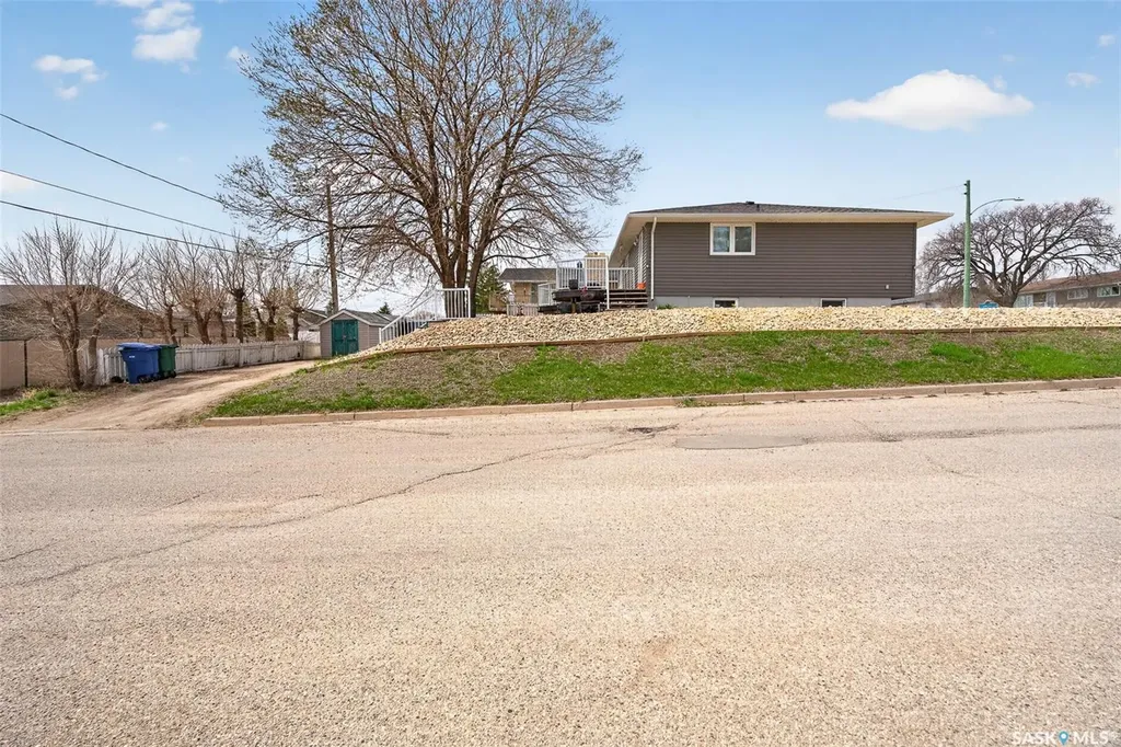 1303 Athabasca Street W Moose Jaw SK S6H 6C8