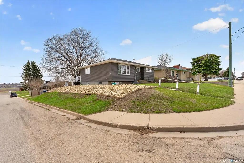 1303 Athabasca Street W Moose Jaw SK S6H 6C8
