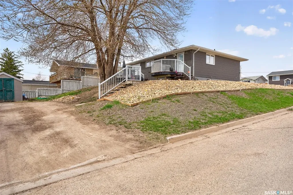 1303 Athabasca Street W Moose Jaw SK S6H 6C8