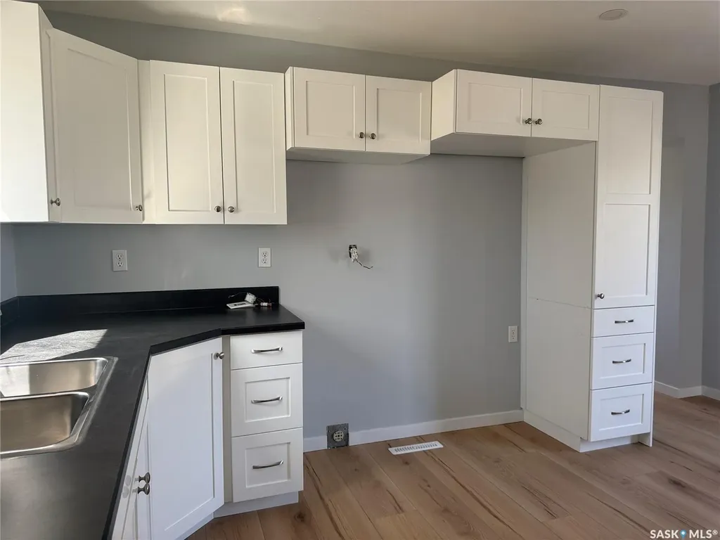 414 3rd Avenue Dodsland SK S0L 0V0