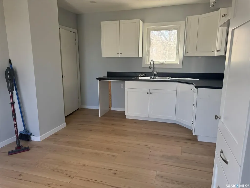 414 3rd Avenue Dodsland SK S0L 0V0