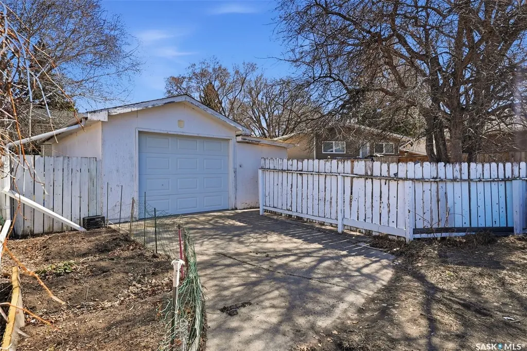 1310 East Centre Saskatoon SK S7J 3A9