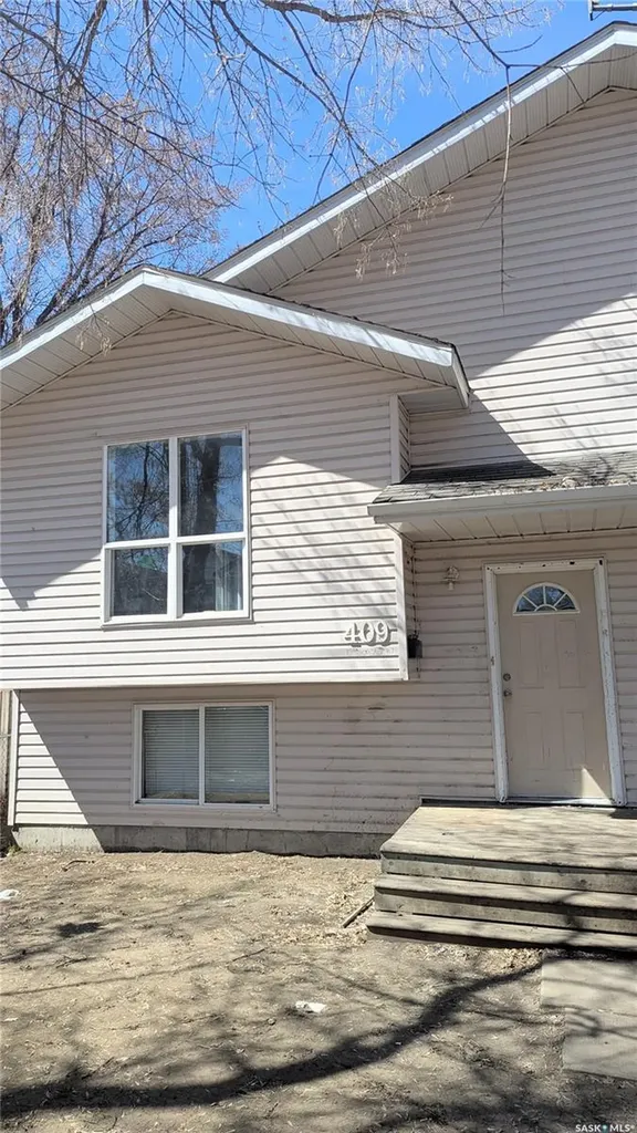 409 U Avenue S Saskatoon SK S7M 3C4