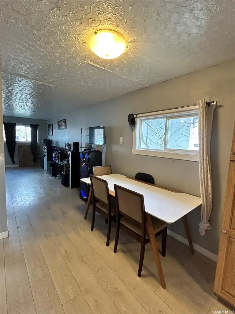 922 Garnet Street Regina SK S4T 2X5
