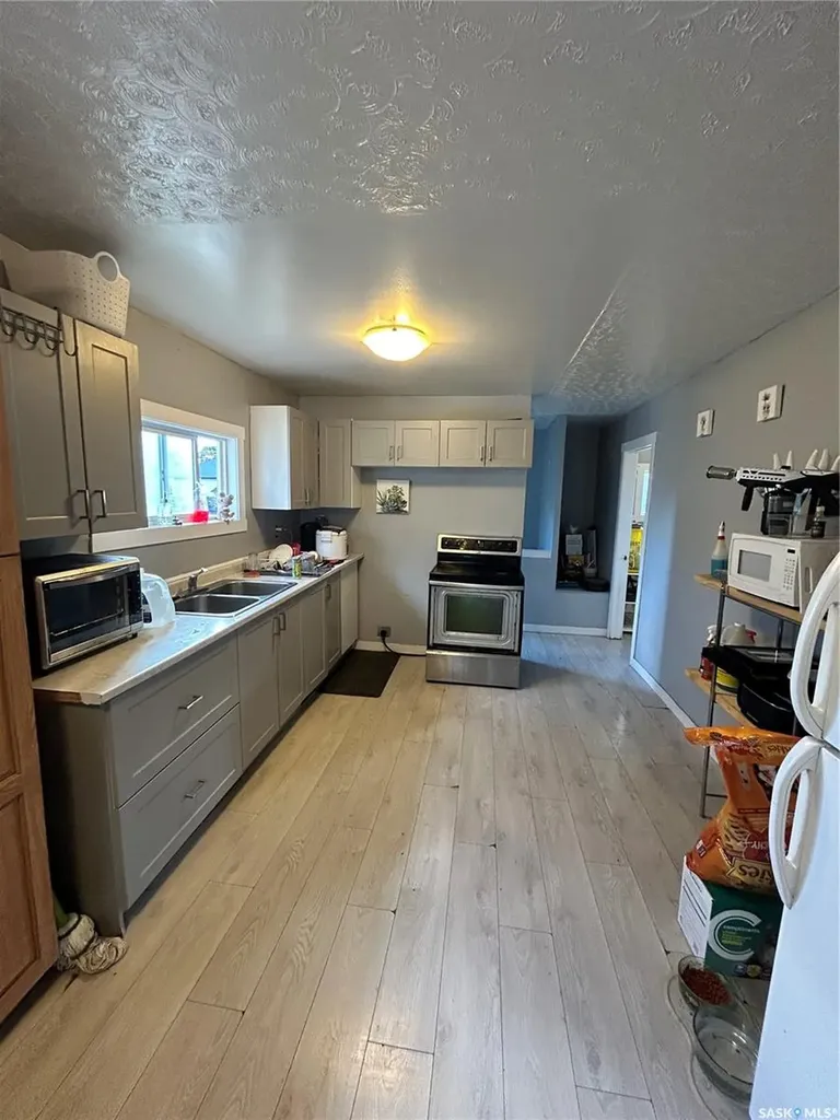 922 Garnet Street Regina SK S4T 2X5